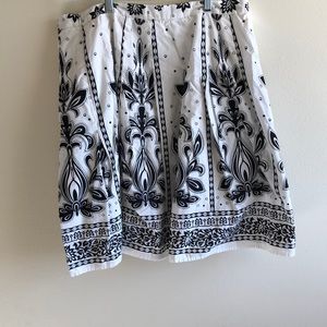 Talbots 16 W petite Black and White Skirt. Cotton and machine washable.